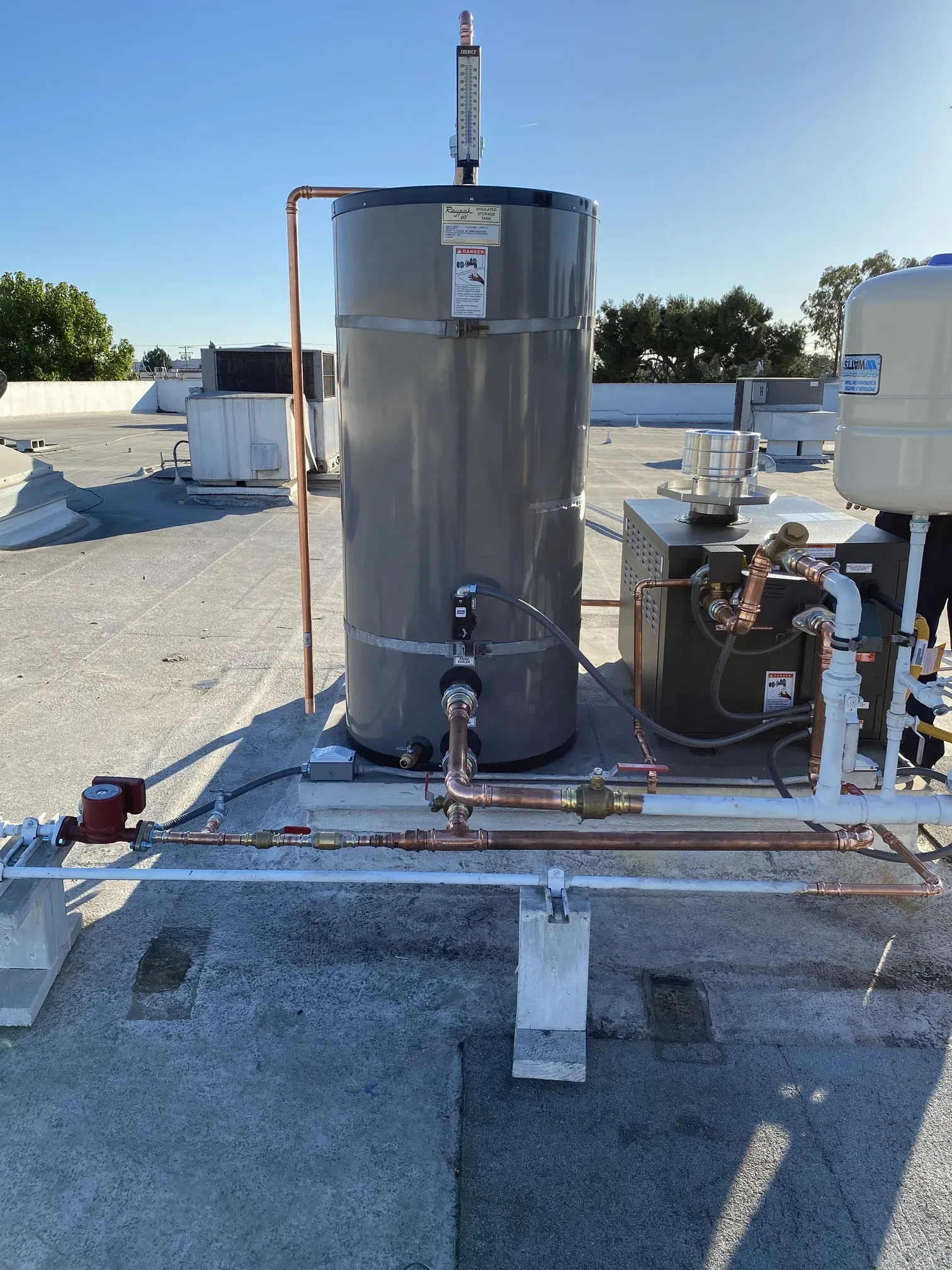 Rooftop commercial water heater installation for hotel property